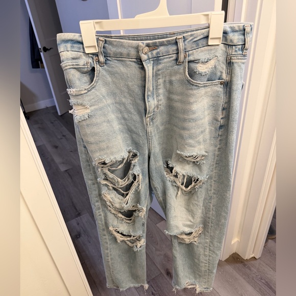 American Eagle Ripped Denim Jeans - Picture 2 of 14